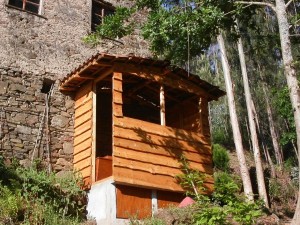 De uitkijkpost alias compost toilet is klaar